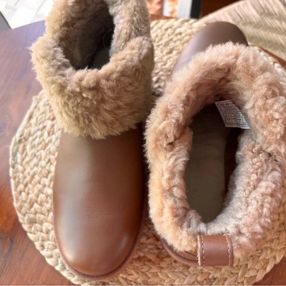 UGG Tan Shearling Winter Boots - Picture 3 of 8